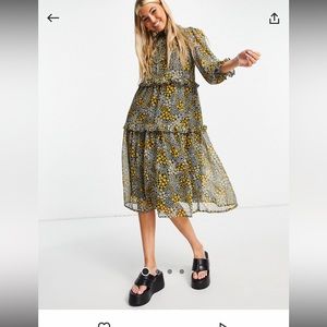 Violet Romance tiered dress in floral print. NWOT!